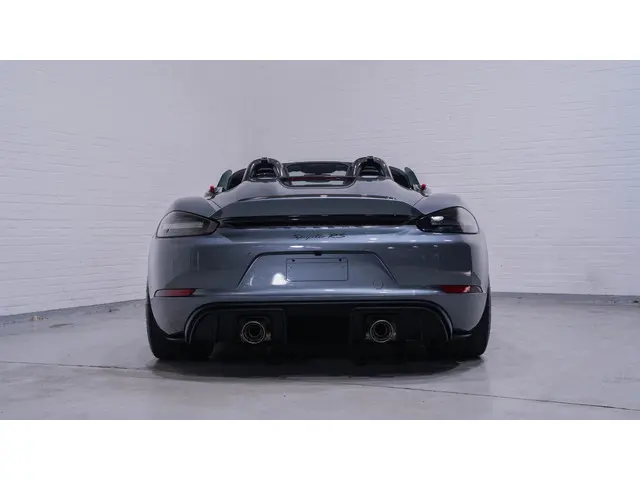 Porsche 718 Spyder RS 2024 Benzine 13