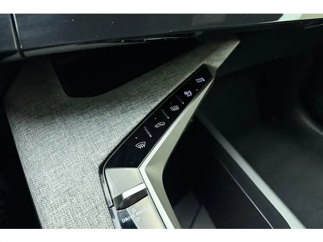 Peugeot 3008 1.2 Hybrid 145 Allure 2025 Hybride Benzine 24