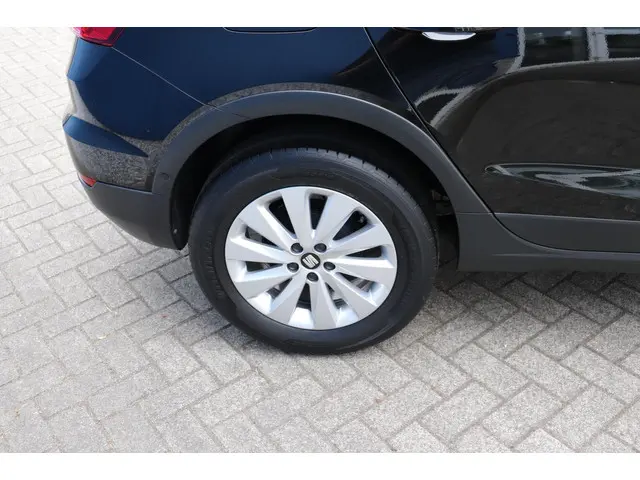 SEAT Arona 1.0 TSI Style Business Intense 2019 Benzine 19