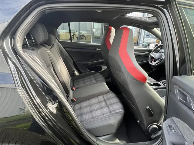 Volkswagen Golf 2.0 TSI GTI 8.5 2024 Benzine 29
