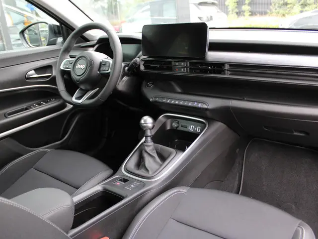 Jeep Avenger 1.2 Altitude 2024 Benzine 3