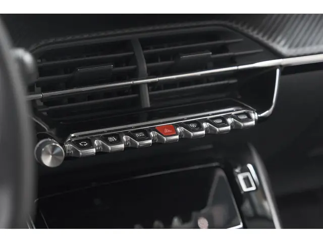 Peugeot 2008 PureTech 130 EAT8 Allure 2021 Benzine 49