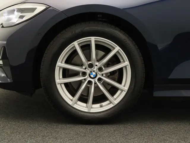 BMW 3 Serie Touring 320i 2020 Benzine 8