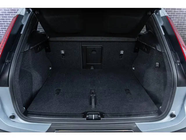 Volvo XC40 2.0 B4 Plus Dark 2025 Benzine 13