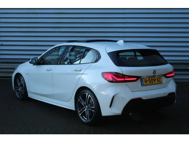 BMW 1 Serie 118i High Executive Edition 2020 Benzine 20