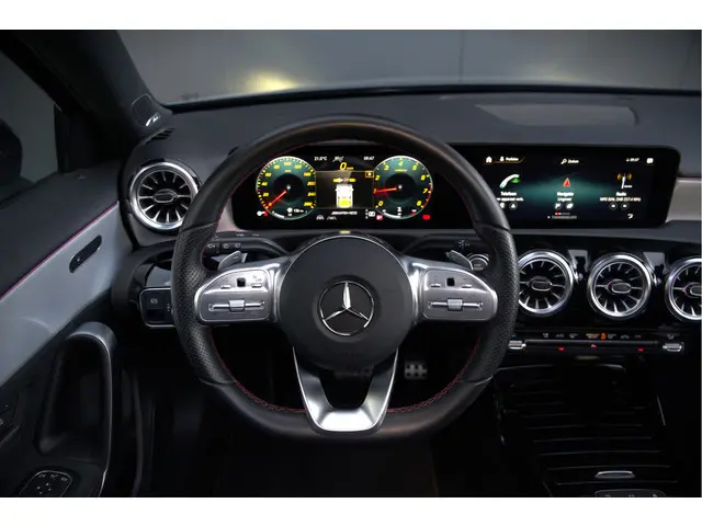 Mercedes-Benz A-Klasse AMG 35 4MATIC 2022 Benzine 41