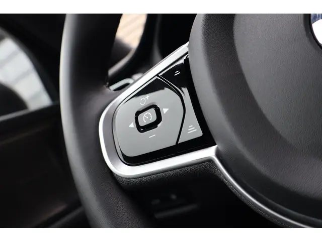 Volvo V60 T6 Recharge AWD R-Design 2022 Hybride Benzine 40