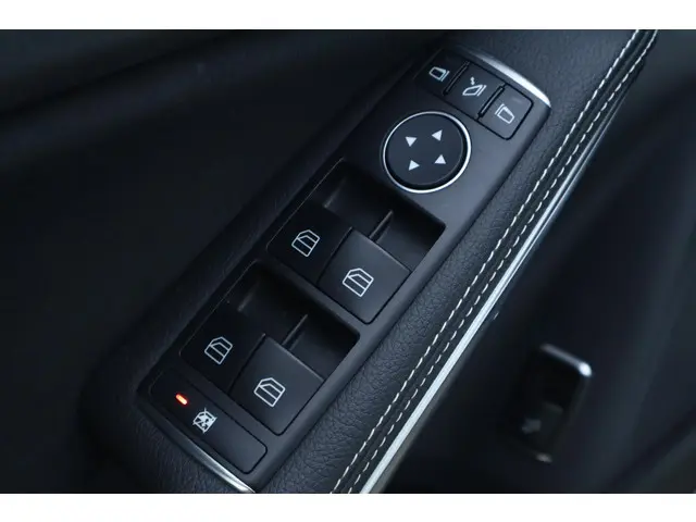 Mercedes-Benz GLA 200 Premium Plus 2018 Benzine 36