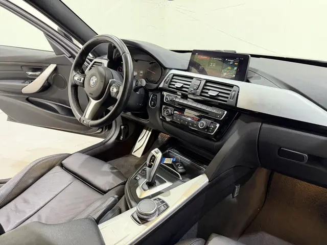 BMW 3 Serie Touring 318i M Sport Aut8 2019 Benzine 8