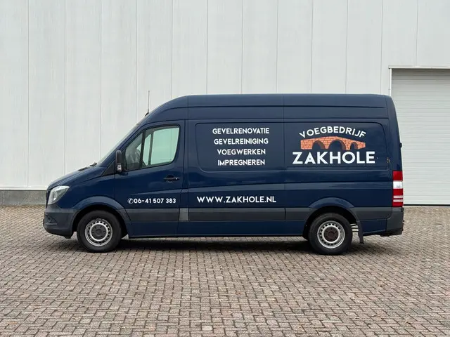 Mercedes-Benz Sprinter 2