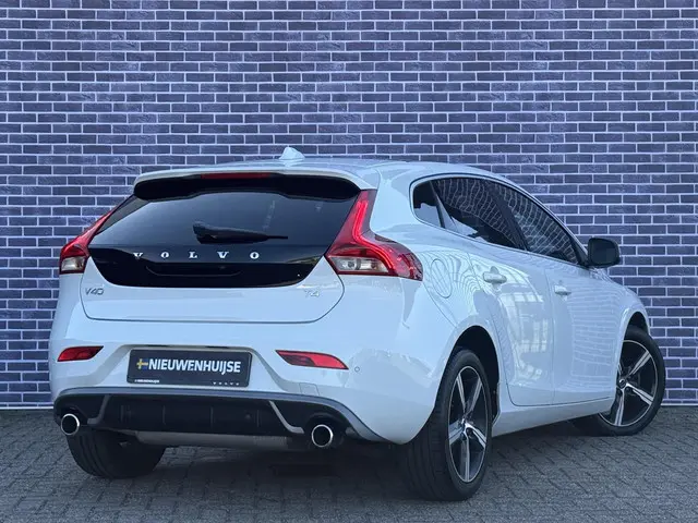 Volvo V40 3