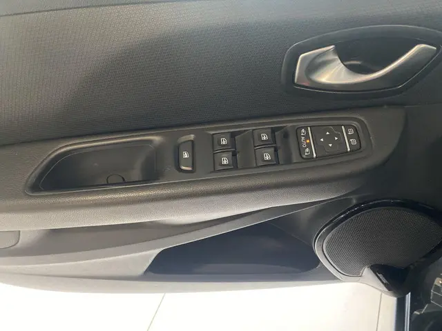 Renault Clio Estate TCe 90 Energy Bose 2019 Benzine 24