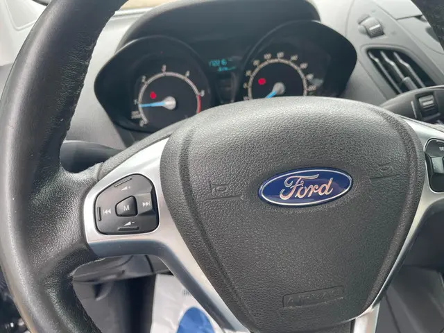 Ford Transit Courier 1.5 TDCI Trend 2017 Diesel 6