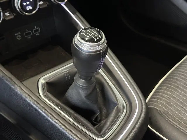 Renault Clio 1.0 TCe Intens 2021 Benzine 24