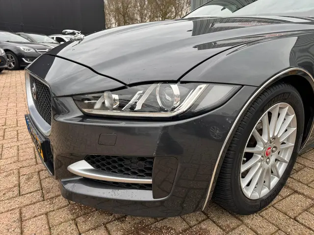 Jaguar XE 2.0 D Portfolio 2016 Diesel 10