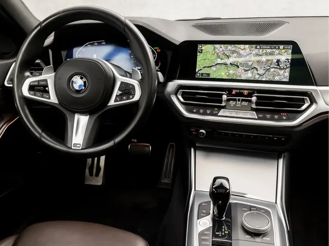 BMW 3 Serie Touring 318i M Sport 2021 Benzine 7