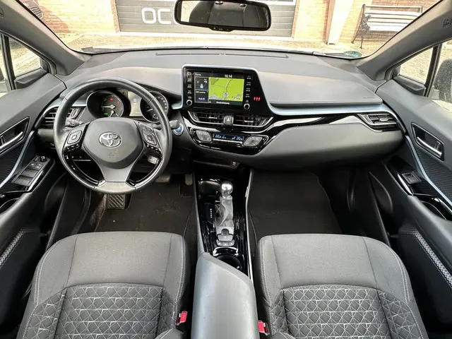 Toyota C-HR 1.8 Hybrid Executive 2022 Hybride Benzine 18