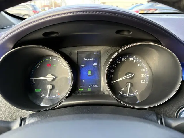 Toyota C-HR 1.8 Hybrid Bi-Tone 2017 Hybride Benzine 18