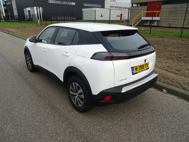 Peugeot 2008 1.2 PureTech Active 2022 Benzine 3