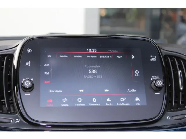 Fiat 500C 1.0 Hybrid Dolcevita 2023 Benzine 13