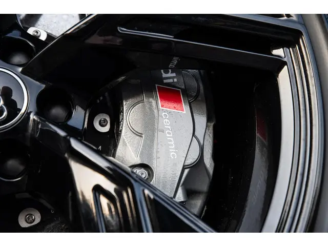 Audi RS6 Avant 4.0 TFSI quattro 2022 Benzine 32