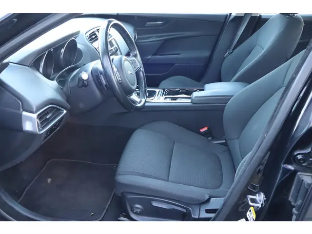 Jaguar XE 2.0 D Pure 2017 Diesel 19