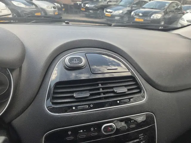 Fiat Punto Evo 0.9 TwinAir Lounge 2016 Benzine 12