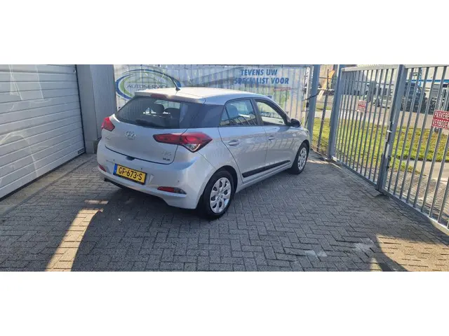 Hyundai i20 1.2 HP i-Motion 2015 Benzine 3