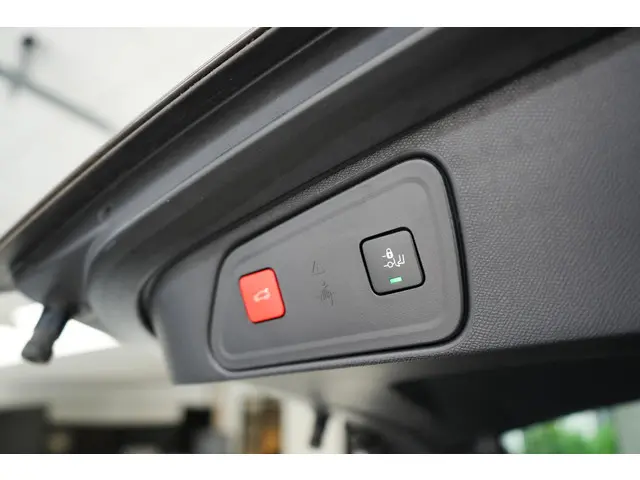 Peugeot 3008 1.6 HYbrid 225 Allure 2022 Hybride Benzine 27