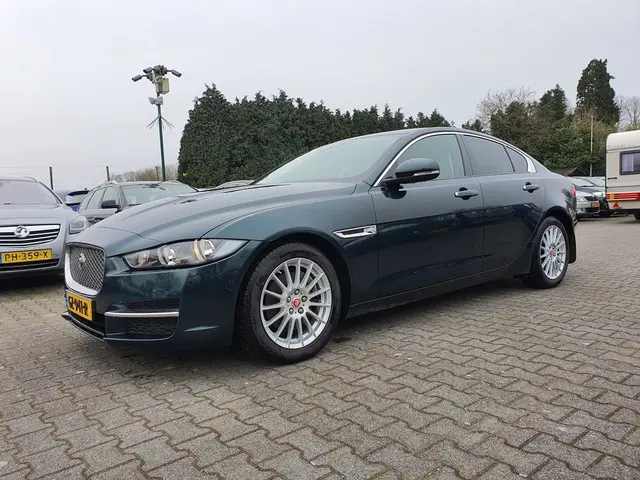 Jaguar XE 3