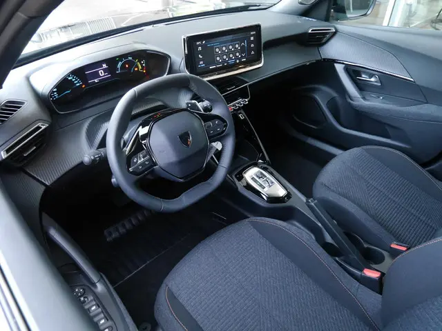 Peugeot 2008 1.2 Hybrid 145PK Style 2025 Hybride Benzine 9