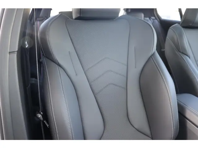 BMW 1 Serie 120 M Sport Design Edition 2025 Benzine 12