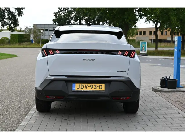 Peugeot 3008 1.2 Hybrid 136 Allure 2024 Hybride Benzine 6
