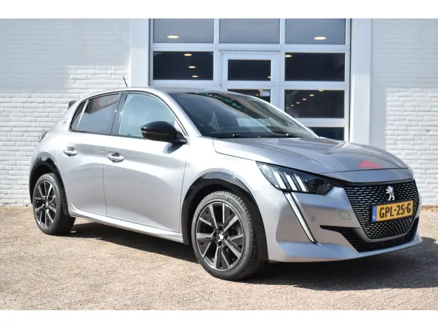 Peugeot 208 PureTech 100 EAT8 GT 2023 Benzine 4