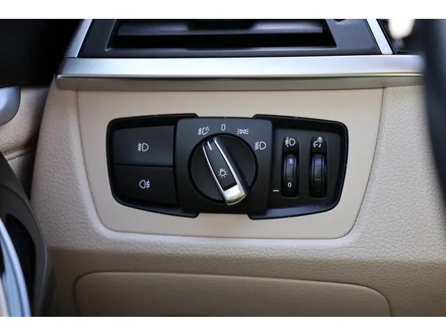 BMW 3 Serie GT 320i High Executive 2020 Benzine 37