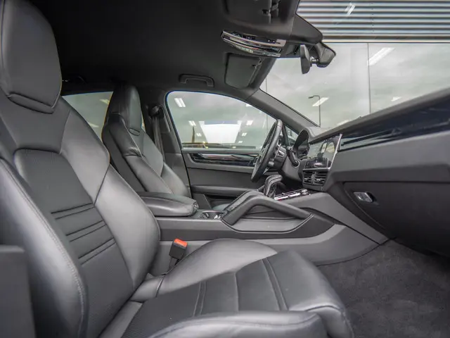 Porsche Cayenne 3.0 E-Hybrid 2021 Hybride Benzine 42