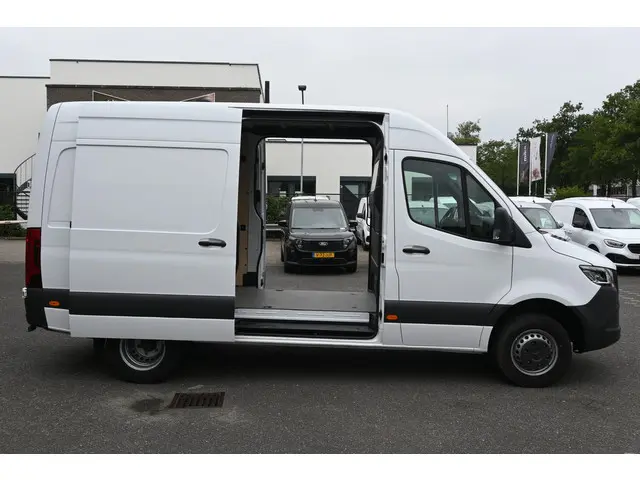 Mercedes-Benz Sprinter 3