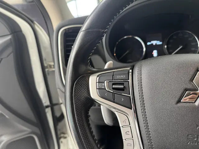 Mitsubishi Outlander 2.4 PHEV Pure 2020 Hybride Benzine 13