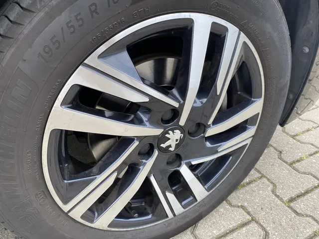 Peugeot 208 1.2 PureTech Allure Pack 2022 Benzine 5