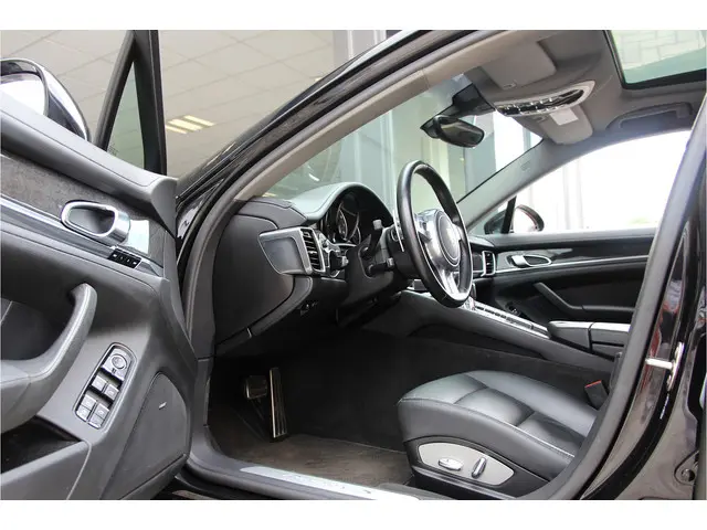 Porsche Panamera 4.8 S 2012 Benzine 35