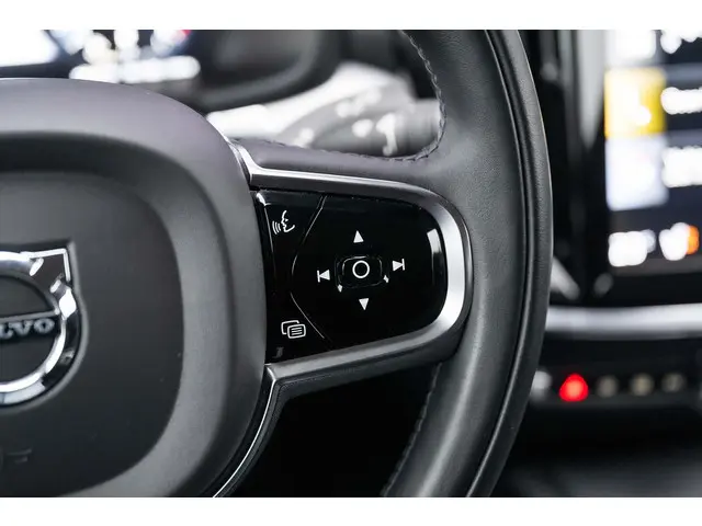 Volvo V60 2.0 B3 Momentum Advantage 2020 Benzine 31