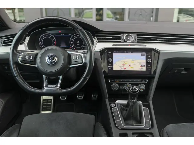 Volkswagen Arteon 1.5 TSI R-line 150pk 2018 Benzine 9