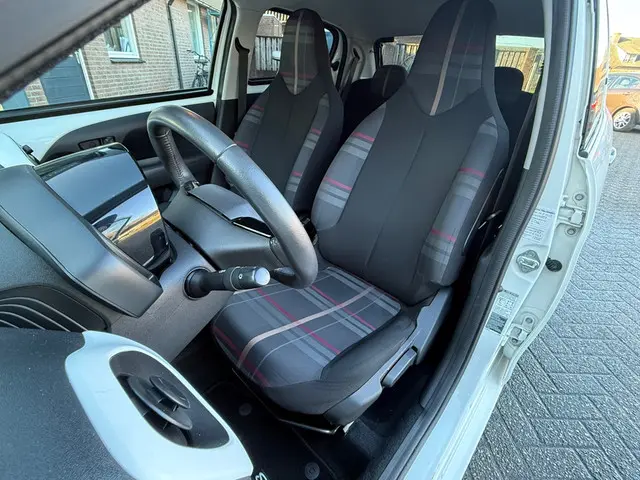 Peugeot 108 1.0 e-VTi Première 2014 Benzine 7