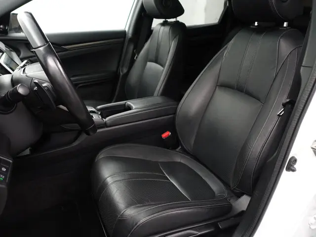 Honda Civic 1.0 i-VTEC Executive Aut- 2018 Benzine 25