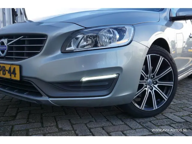 Volvo S60 1.6 T3 Momentum 2015 Benzine 12