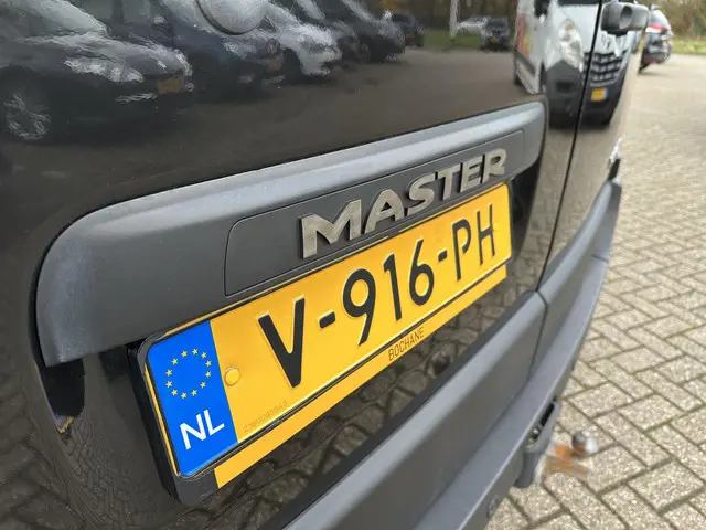 Renault Master T33 2.3 dCi 130 L2H2 2018 Diesel 16