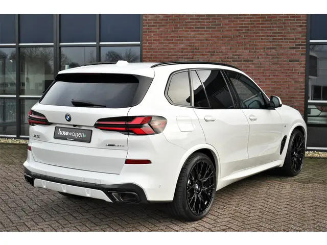 BMW X5 xDrive50e M-Sport 2023 Hybride Benzine 52