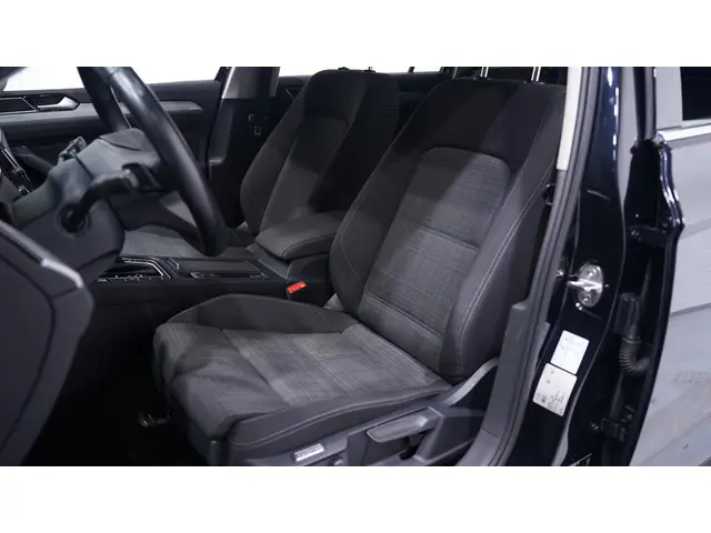 Volkswagen Passat Variant 1.5 TSI Business 2022 Benzine 41
