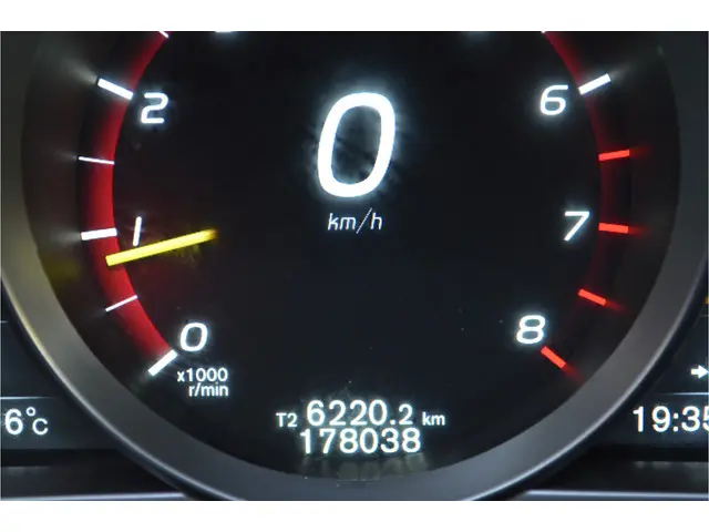 Volvo V40 1.6 T2 Momentum 2014 Benzine 23