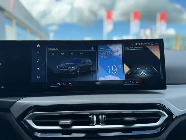 BMW 3 Serie Touring 318i 2023 Benzine 39